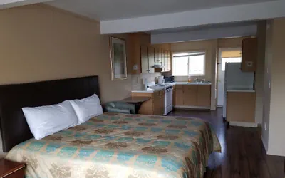 Photo 3 - Townhouse Inn & Suites