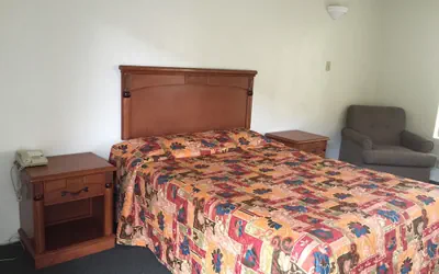 Photo 5 - Golden Hills Motel