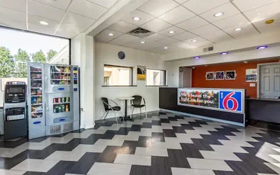 Photo 3 - Motel 6 Elizabeth, NJ - Newark Liberty Intl Airport