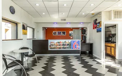 Photo 4 - Motel 6 Elizabeth, NJ - Newark Liberty Intl Airport