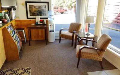 Photo 3 - Cougar Land Motel