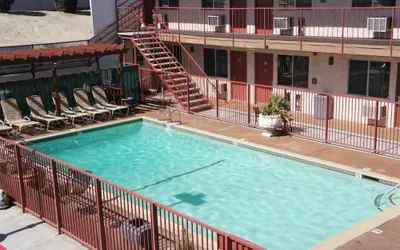 Photo 2 - Days Inn by Wyndham Victorville/Hesperia I-15 & Palmdale Rd