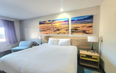 Photo 5 - Days Inn & Suites by Wyndham Katy