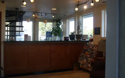 Photo 3 - Airport Inn