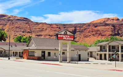 Photo 2 - Bowen Motel