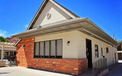 Photo 3 - Bowen Motel