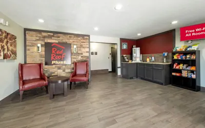 Photo 4 - Red Roof Inn PLUS+ Huntsville