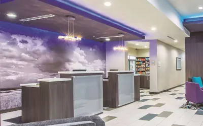 Photo 4 - La Quinta Inn & Suites by Wyndham Enid