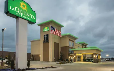 Photo 2 - La Quinta Inn & Suites by Wyndham Enid