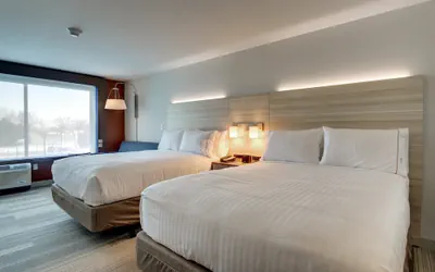 Photo 5 - Holiday Inn Express & Suites Galesburg by IHG