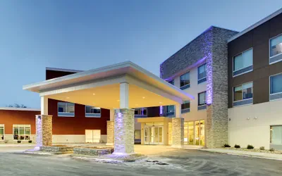 Holiday Inn Express & Suites Galesburg by IHG