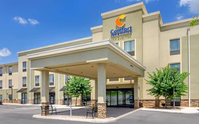 Photo 2 - Comfort Inn & Suites Lynchburg Airport - University Area