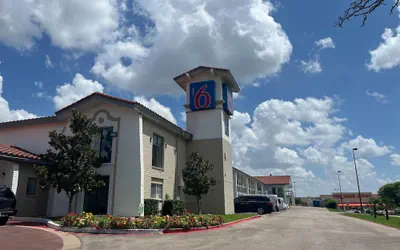 Photo 2 - Studio 6 Suites Euless, Tx – Dfw West