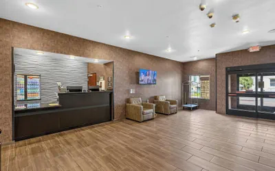 Photo 3 - Cobblestone Hotel & Suites - Waukesha/West Milwaukee