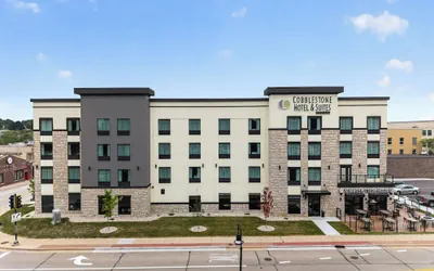 Cobblestone Hotel & Suites - Waukesha/West Milwaukee