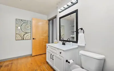 Photo 2 - Cozy Bedroom Retreat in the Heart of Kansas City