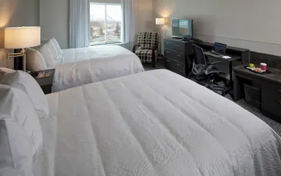 Photo 4 - Totem Hotel and Suites