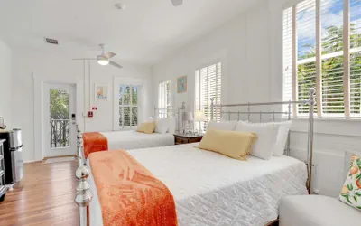 Photo 2 - Hibiscus House Bed Breakfast Citrus Room