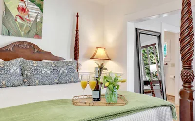 Photo 5 - Hibiscus House Bed Breakfast Inn Parrot Room
