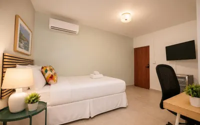 Photo 4 - Room 1: Stylish Accessible Suite