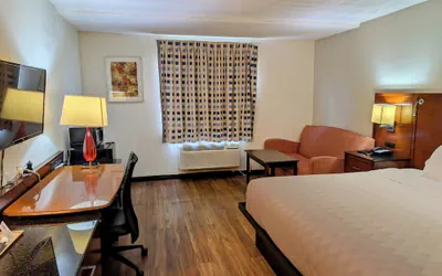 Photo 4 - Forsythia Inn