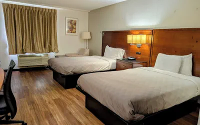 Photo 3 - Forsythia Inn