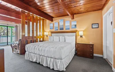 Photo 2 - Oceanfront Inn