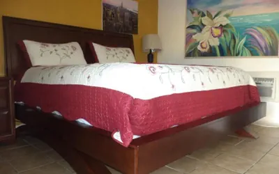 Photo 4 - Glades Motel