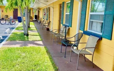 Glades Motel
