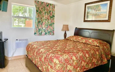 Photo 3 - Glades Motel