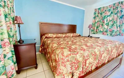 Photo 2 - Glades Motel