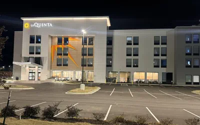 Photo 2 - La Quinta Inn & Suites By Wyndham Jackson