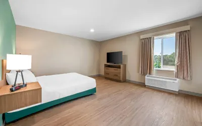 Photo 5 - Echo Suites Extended Stay By Wyndham Naples