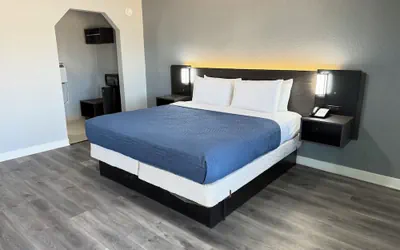 Photo 4 - Budget Inn Port Lavaca