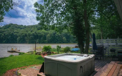 Photo 2 - Lake Front Cabin Peaceful hot tub and Fire pit