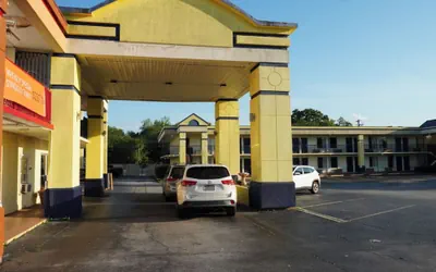 Photo 2 - La Casa Inn Albany Near Tifton GA I 75