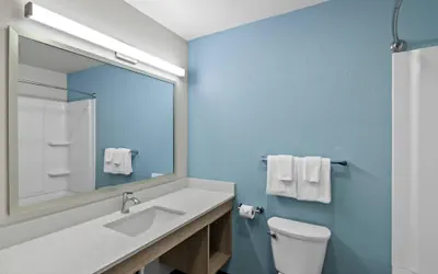Photo 5 - WoodSpring Suites Palm Springs – West Palm Beach