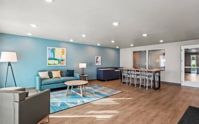 Photo 3 - WoodSpring Suites Palm Springs – West Palm Beach