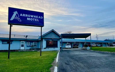 Photo 2 - Arrowhead Motel