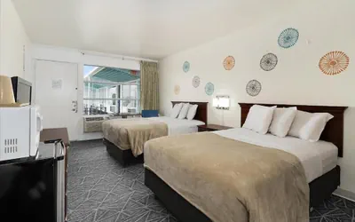 Photo 2 - Eden Roc Motel