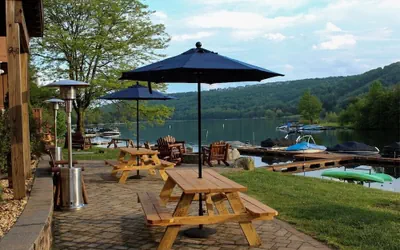 LakeFront Lodge