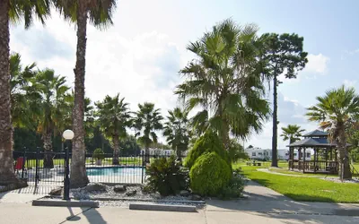Winnie Inn Suites & RV Park