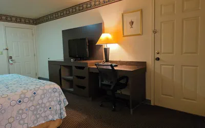 Photo 5 - Winnie Inn Suites & RV Park