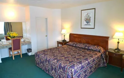 Photo 3 - Budget inn