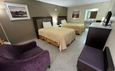 Photo 4 - River Palm Hotel