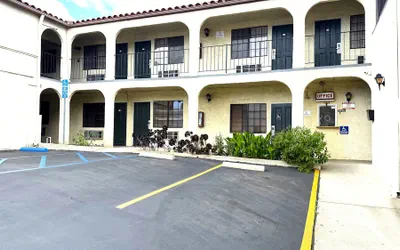 CHERRY MOTEL
