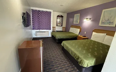 Photo 5 - CHERRY MOTEL