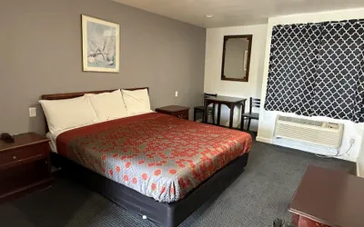 Photo 2 - CHERRY MOTEL