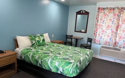 Photo 3 - CHERRY MOTEL