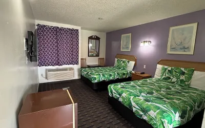 Photo 5 - CHERRY MOTEL